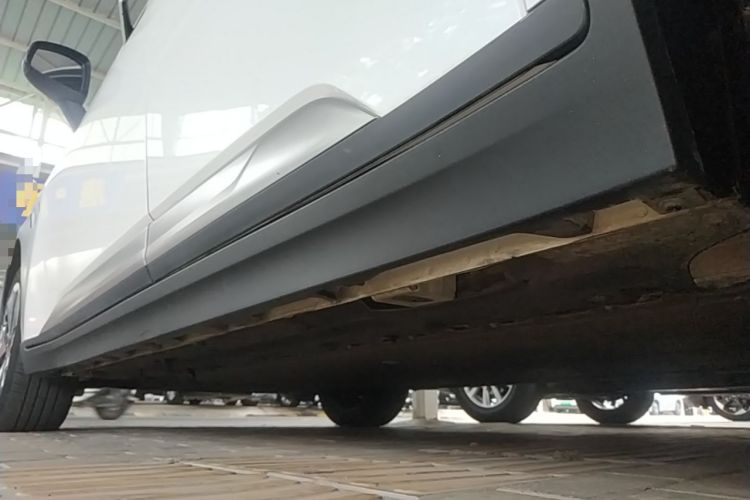 Used AION Y 2023 Younger Left Side Sill