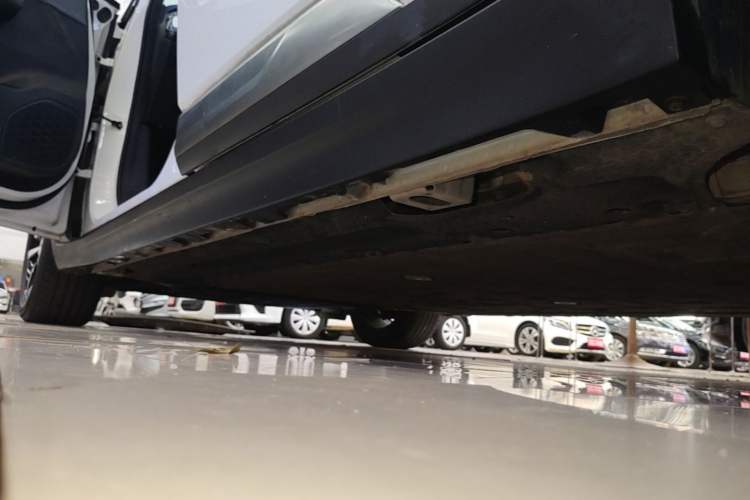 Used AION Y 2023 Plus 510 Smart Edition Left Side Sill
