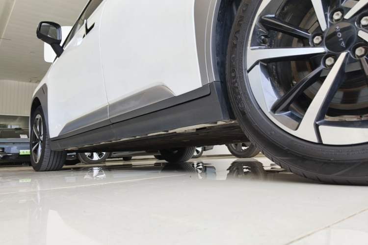 Used AION Y 2023 Plus 510 Smart Edition Left Side Sill