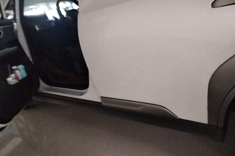 Used AION Y 2023 Plus 510 Enjoy Edition Left Side Sill