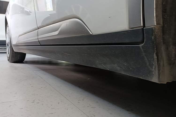 Used AION Y 2023 Plus 610 Enjoy Edition Left Side Sill