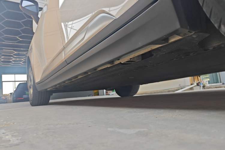 Used AION Y 2023 Younger Left Side Sill