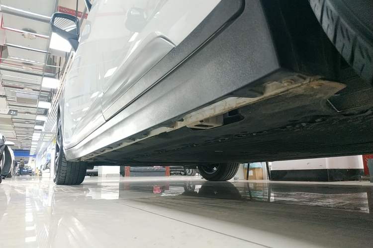 Used AION Y 2023 Younger Star Edition Left Side Sill