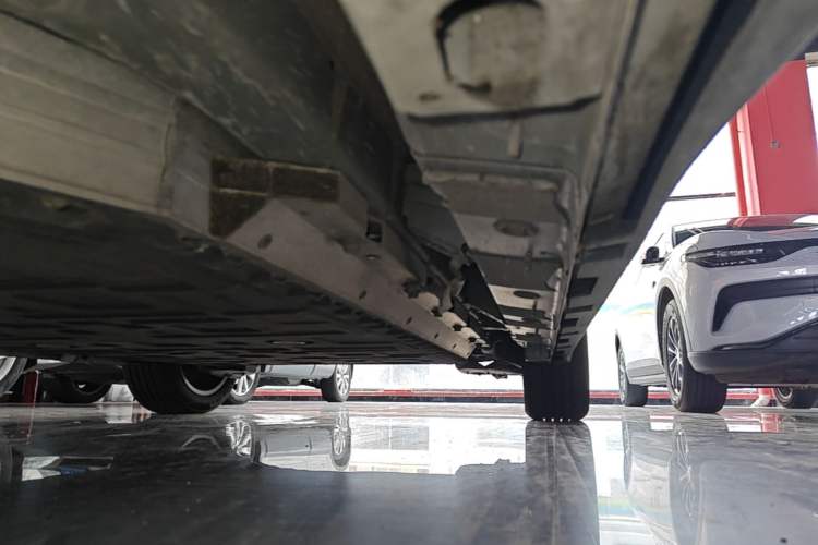 Used AION Y 2023 Plus 510 Smart Edition Left Side Sill
