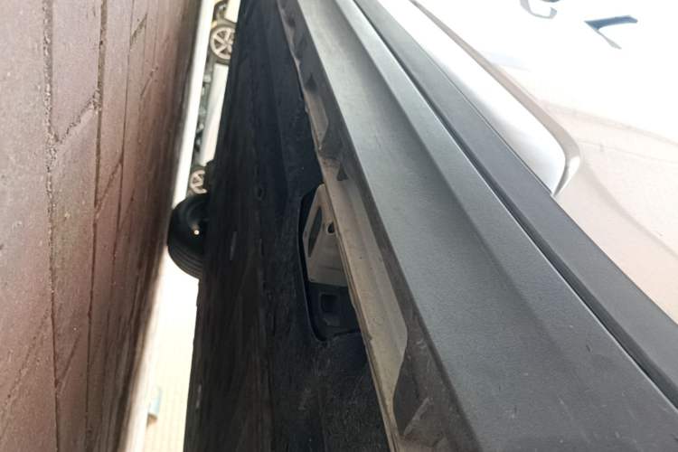 Used AION Y 2023 Plus 510 Smart Edition Left Side Sill