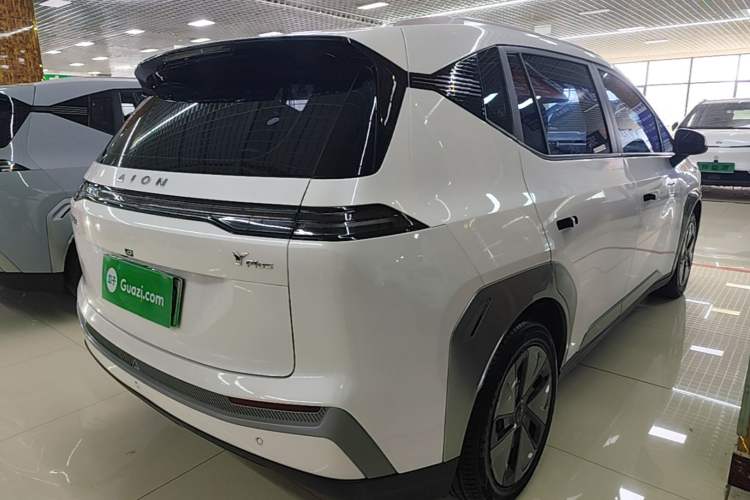 Used AION Y 2023 Plus 510 Enjoy Edition Rear Right 45 Deg