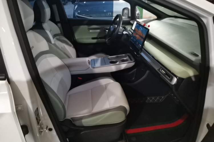Used AION Y 2023 Plus 510 Tech Edition Right Front Seat