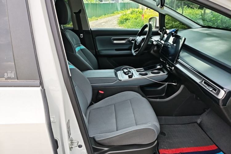 Used AION Y 2023 Plus 510 Enjoy Edition Right Front Seat