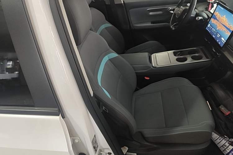 Used AION Y 2023 Plus 510 Enjoy Edition Right Front Seat