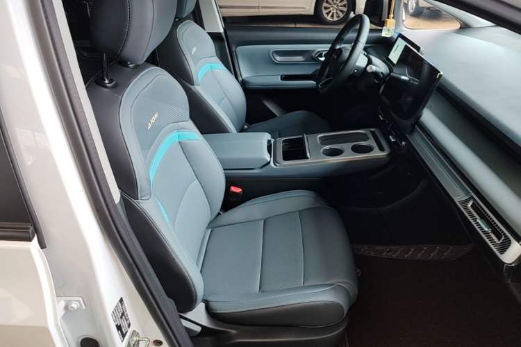 Used AION Y 2023 Plus 510 Smart Edition Right Front Seat