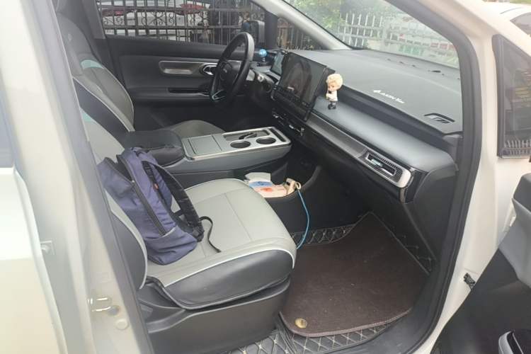 Used AION Y 2023 Younger Right Front Seat