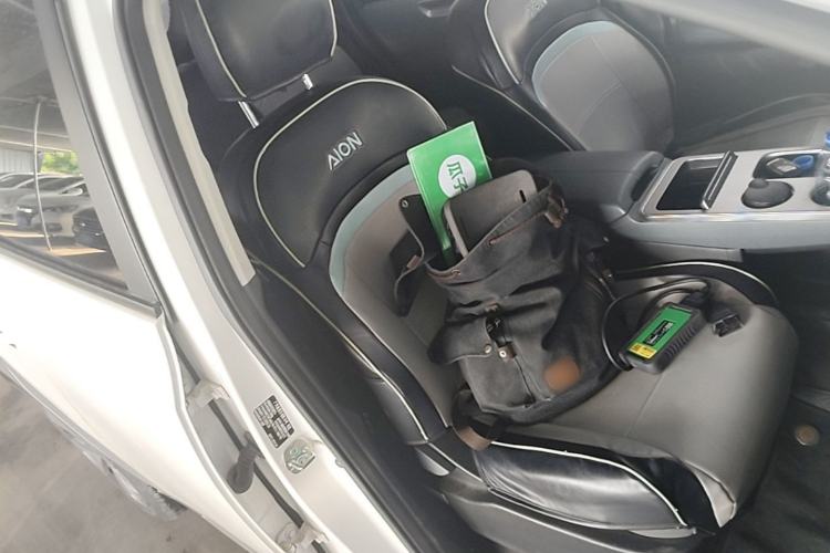 Used AION Y 2023 Younger Right Front Seat