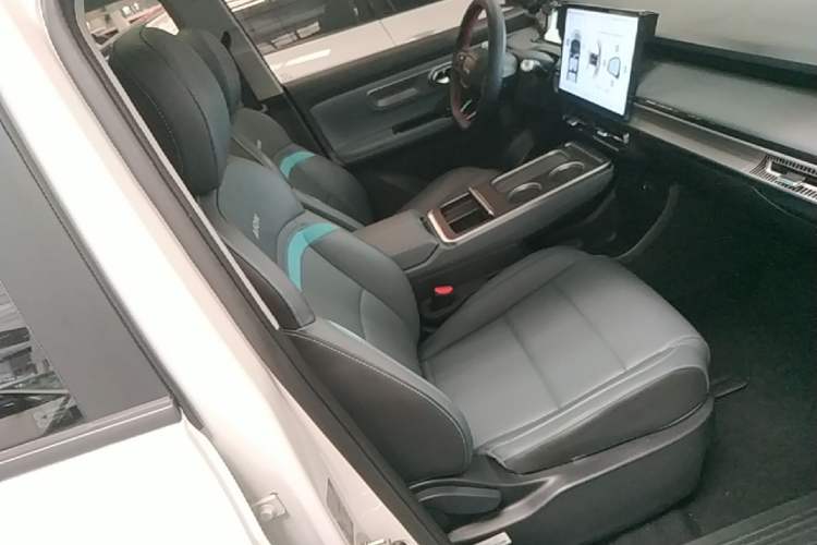 Used AION Y 2023 Plus 510 Smart Edition Right Front Seat