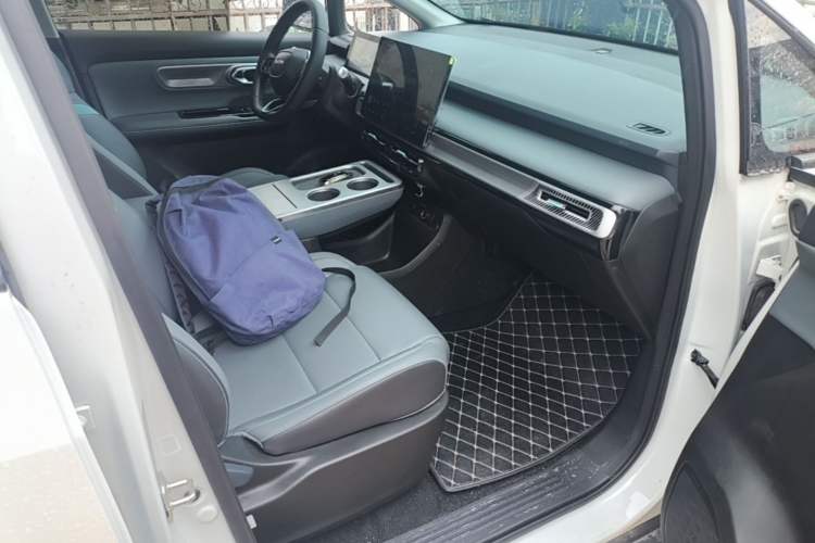 Used AION Y 2023 Plus 510 Smart Edition Right Front Seat