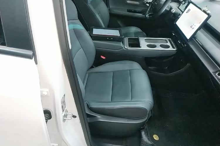 Used AION Y 2023 Younger Star Edition Right Front Seat