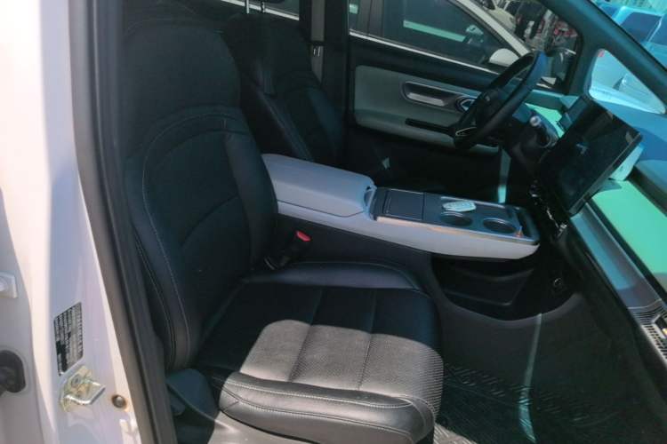 Used AION Y 2023 Plus 510 Enjoy Edition Right Front Seat