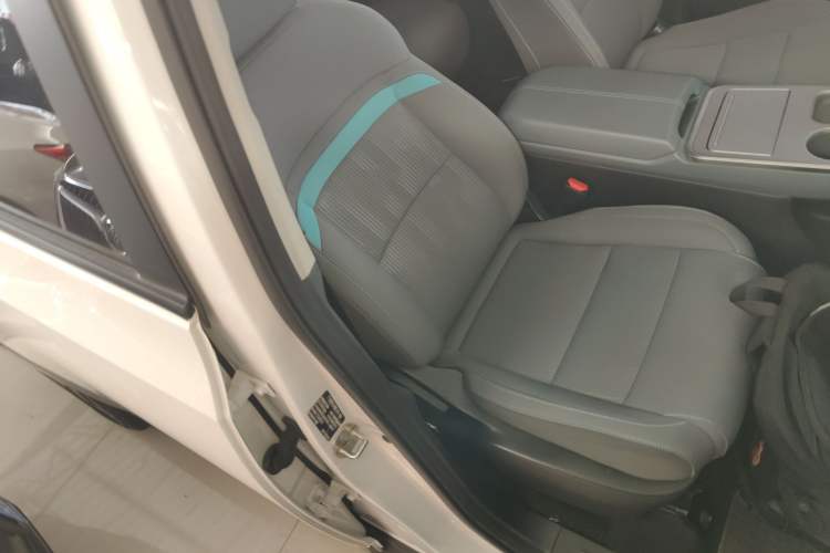 Used AION Y 2023 Younger Right Front Seat