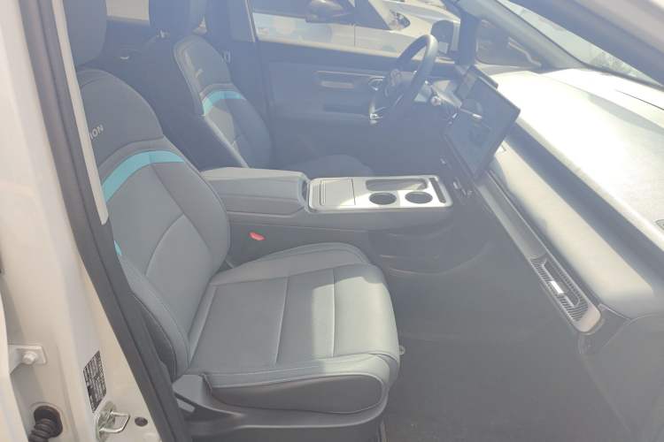 Used AION Y 2023 Younger Star Edition Right Front Seat