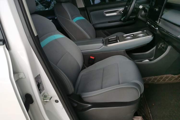 Used AION Y 2023 Plus 510 Enjoy Edition Right Front Seat