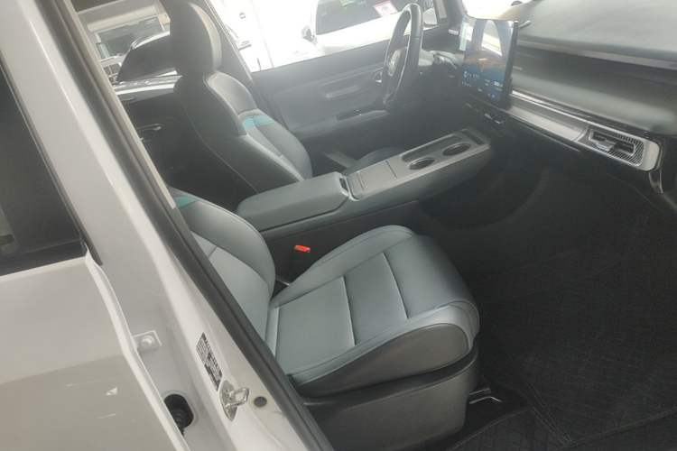 Used AION Y 2023 Plus 510 Smart Edition Right Front Seat