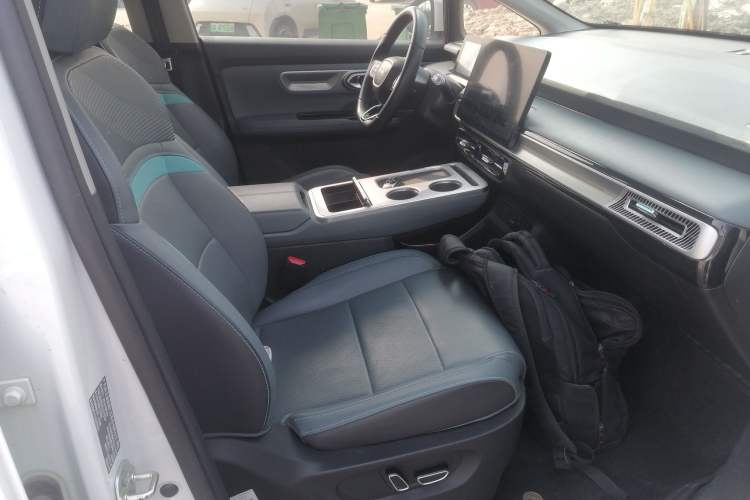 Used AION Y 2023 Plus 510 Smart Edition Right Front Seat