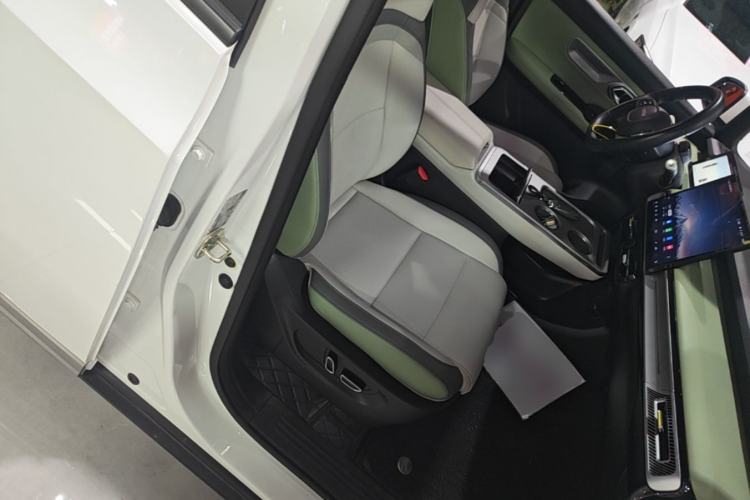 Used AION Y 2023 Plus 510 Tech Edition Right Front Seat