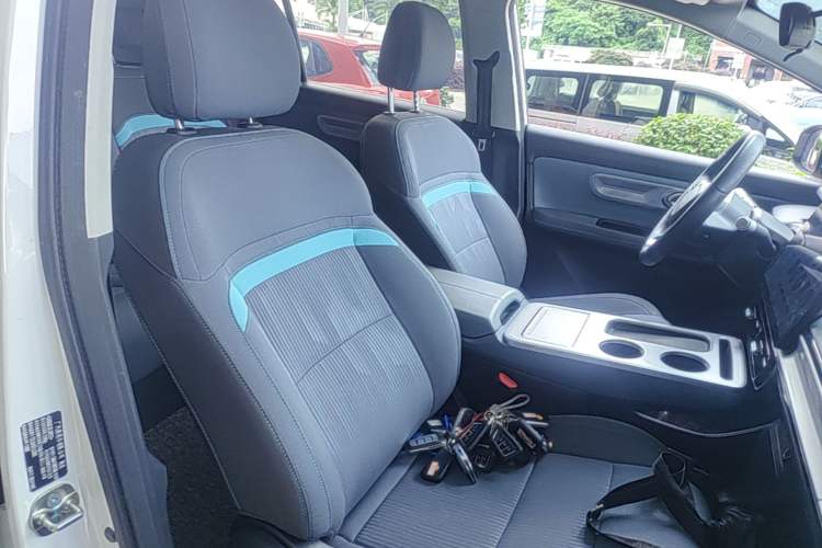 Used AION Y 2023 Plus 510 Enjoy Edition Right Front Seat