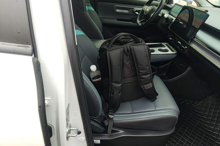 Used AION Y 2023 Plus 510 Smart Edition Right Front Seat