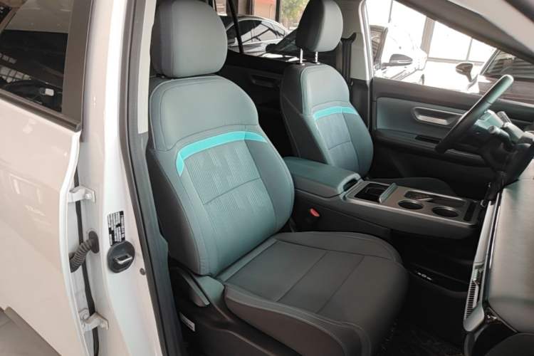 Used AION Y 2023 Plus 510 Enjoy Edition Right Front Seat