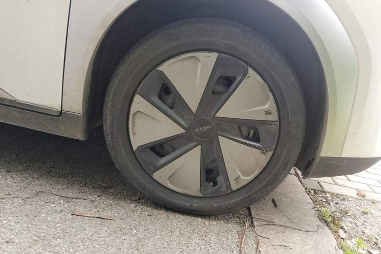 Used AION Y 2023 Plus 510 Enjoy Edition Right Front Wheel Hub