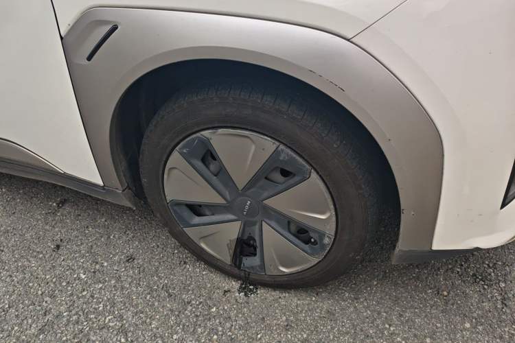 Used AION Y 2023 Plus 510 Enjoy Edition Right Front Wheel Hub
