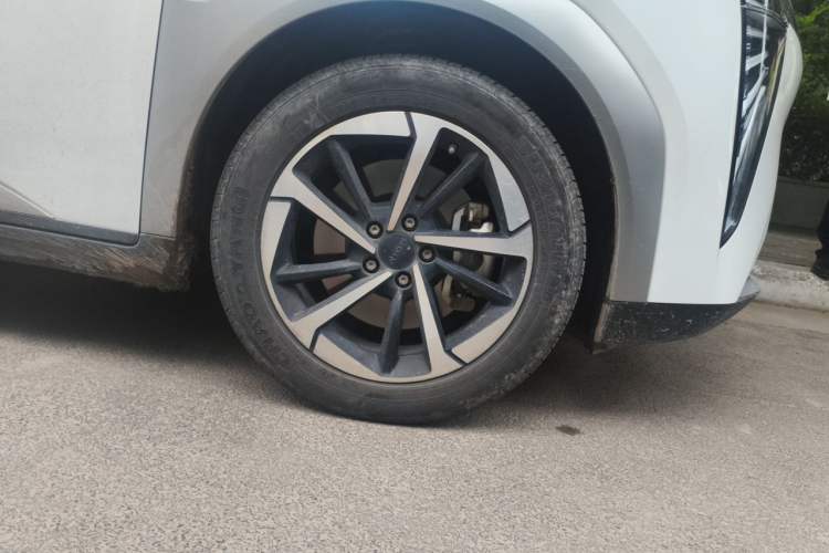 Used AION Y 2023 Plus 510 Smart Edition Right Front Wheel Hub