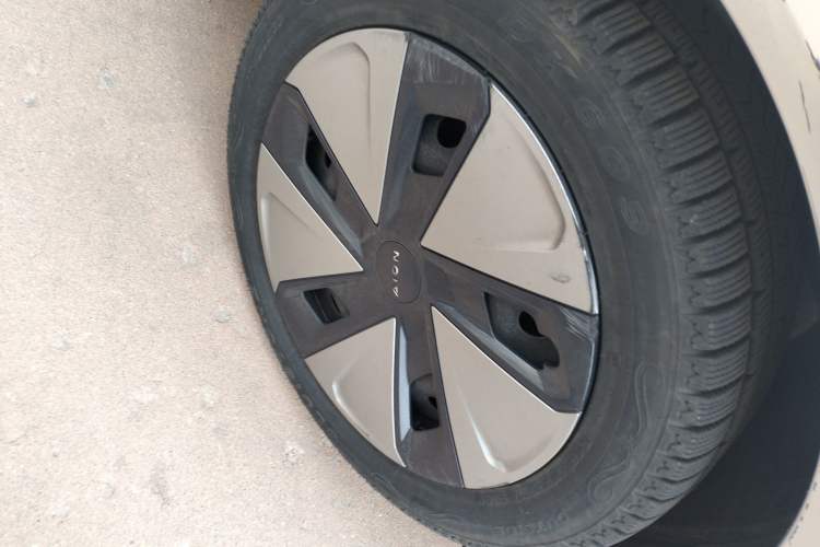 Used AION Y 2023 Plus 510 Enjoy Edition Right Front Wheel Hub