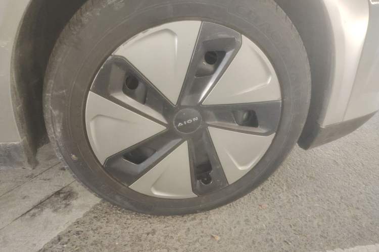 Used AION Y 2023 Plus 510 Enjoy Edition Right Front Wheel Hub
