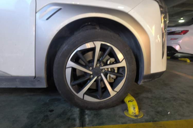 Used AION Y 2023 Younger Star Edition Right Front Wheel Hub
