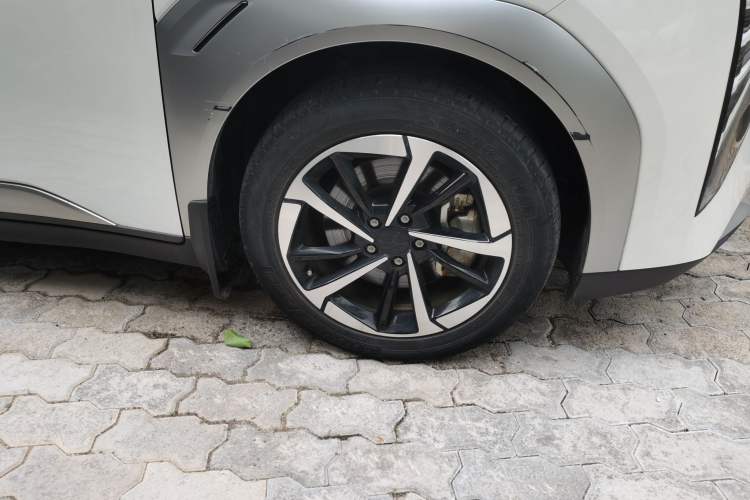Used AION Y 2023 Plus 510 Smart Edition Right Front Wheel Hub