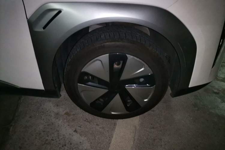 Used AION Y 2023 Plus 510 Enjoy Edition Right Front Wheel Hub