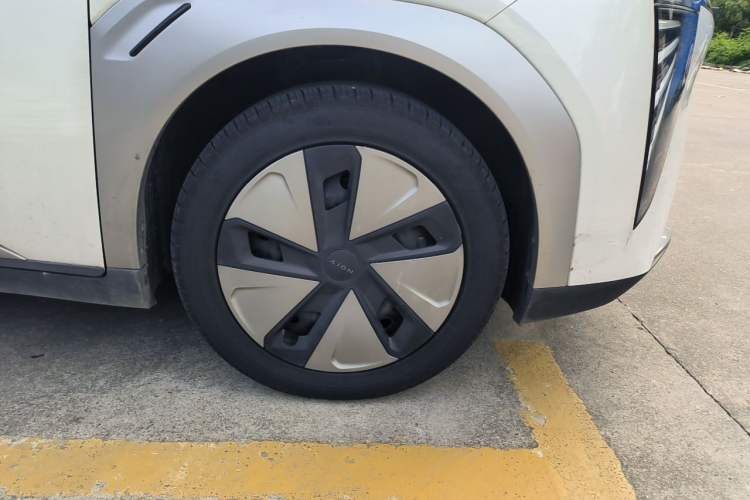 Used AION Y 2023 Plus 510 Enjoy Edition Right Front Wheel Hub