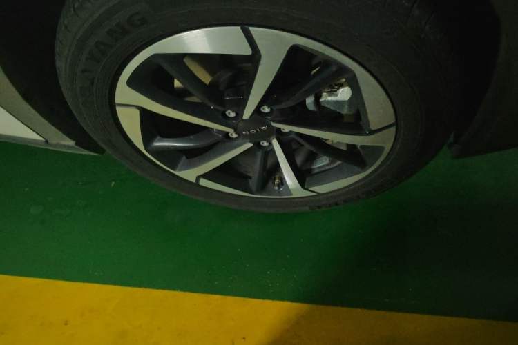 Used AION Y 2023 Plus 510 Smart Edition Right Front Wheel Hub