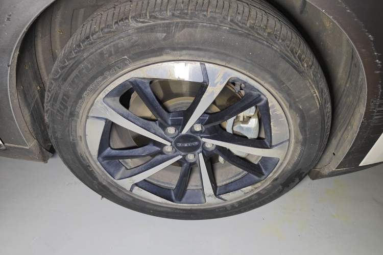 Used AION Y 2023 Plus 510 Smart Edition Right Front Wheel Hub