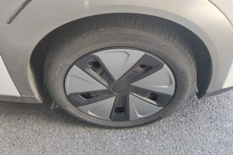 Used AION Y 2023 Plus 510 Enjoy Edition Right Front Wheel Hub