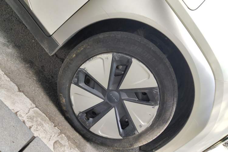 Used AION Y 2023 Plus 610 Enjoy Edition Right Front Wheel Hub