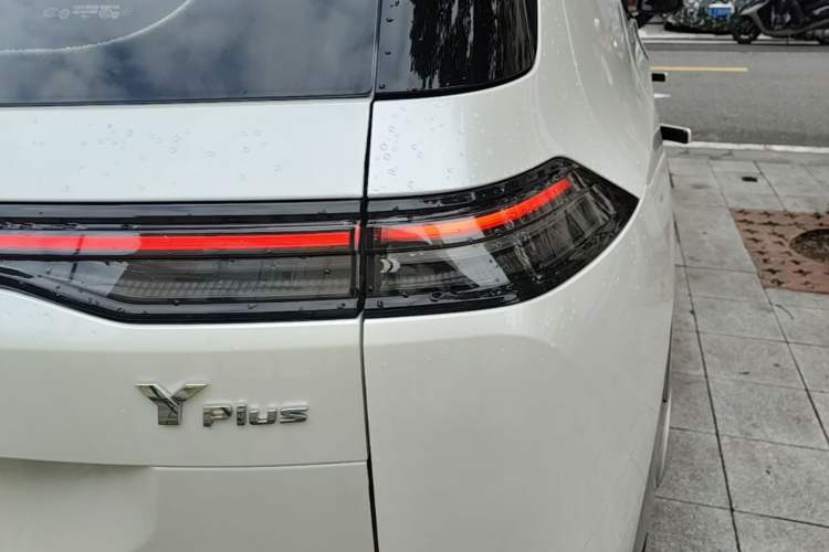 Used AION Y 2023 Plus 510 Smart Edition Right Rear Taillight