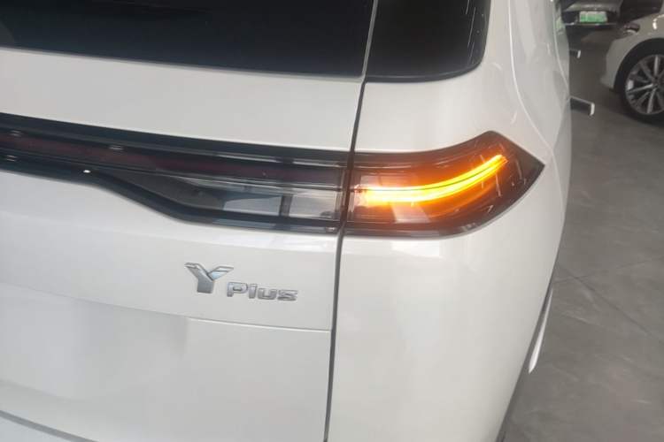 Used AION Y 2023 Plus 510 Tech Edition Right Rear Taillight