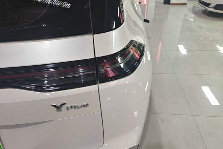 Used AION Y 2023 Plus 510 Tech Edition Right Rear Taillight