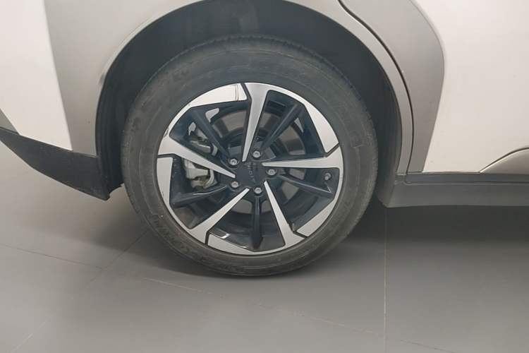 Used AION Y 2023 Plus 510 Smart Edition Right Rear Wheel Hub