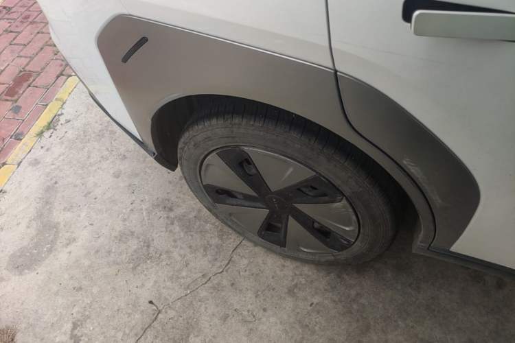 Used AION Y 2023 Younger Star Edition Right Rear Wheel Hub