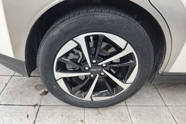 Used AION Y 2023 Plus 510 Smart Edition Right Rear Wheel Hub