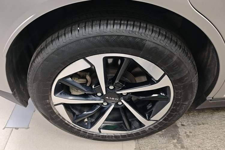 Used AION Y 2023 Plus 510 Smart Edition Right Rear Wheel Hub