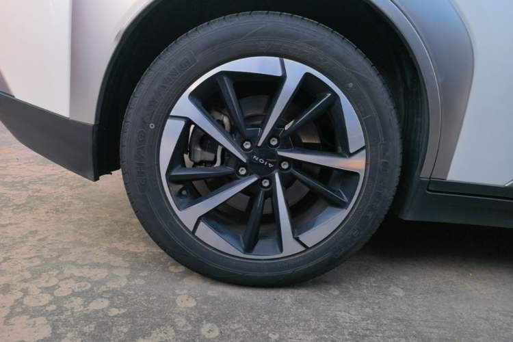 Used AION Y 2023 Plus 510 Smart Edition Right Rear Wheel Hub